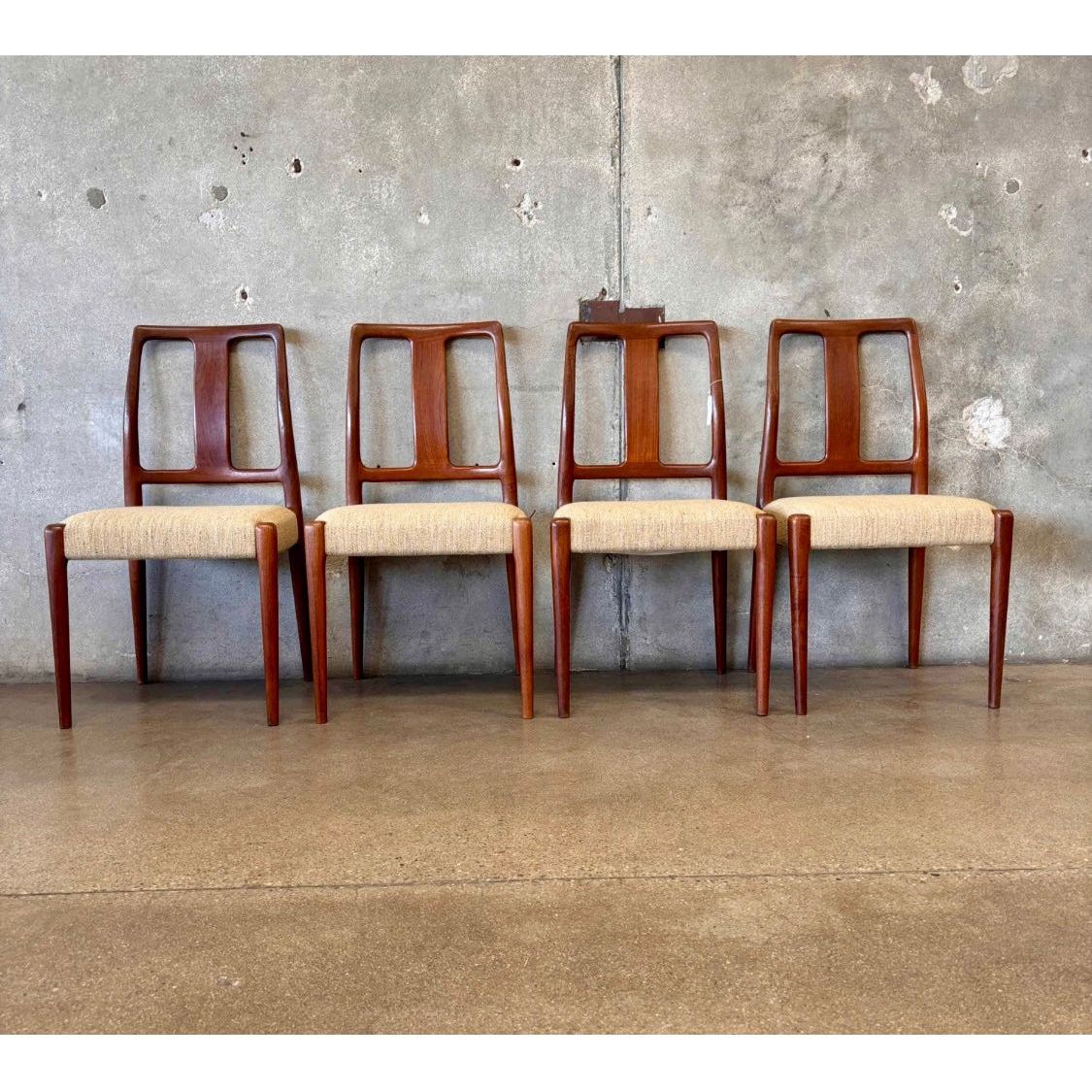 D - Scan Dining Chairs